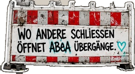 Baustellenschranke: Wo andere schließen, öffnet ABeA Übergänge.